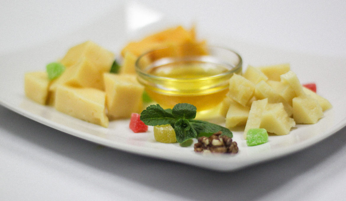 Сырное плато с орехами, сухофруктами и медом # 2